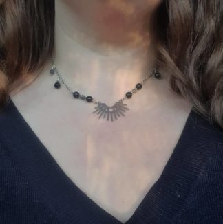 collier en jais et pierre de lune bijoux pierres naturelles lithothérapie cadeau femme