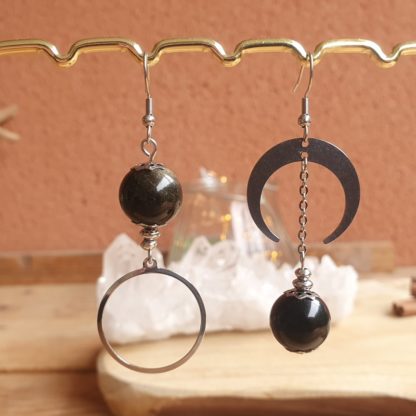 Boucles d'oreilles asymétriques en obsidienne pierres naturelles lithothérapie bijoux fait main en france bijoux en acier inoxydable et minéraux