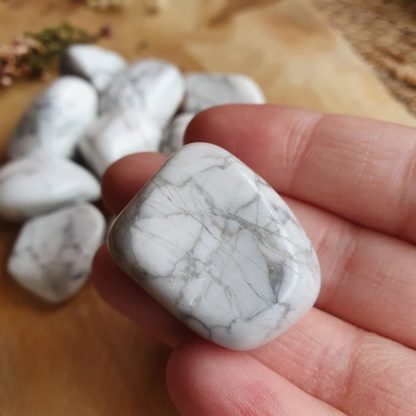 howlite pierres naturelles cristaux minéraux lithothérapie