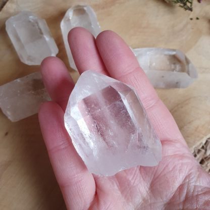 cristal de quartz cristal de roche cristaux minéraux pierres naturelles lithothérapie
