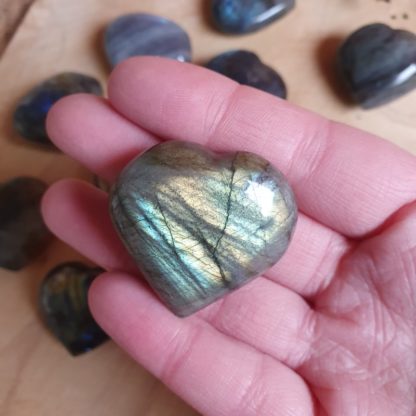 Labradorite coeur pierres naturelles lithothérapie minéraux cristaux bien-être