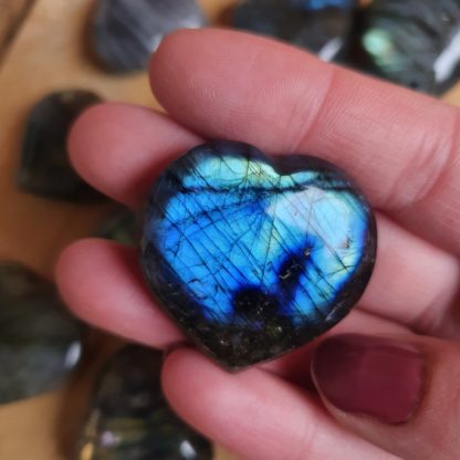 Labradorite coeur pierres naturelles lithothérapie minéraux cristaux bien-être