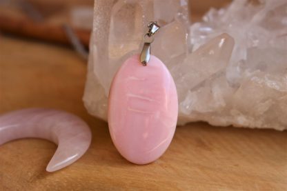 pendentif en opale rose pierre de protection confiance en soi pierre naturelle lithothérapie bijoux fait main made in france handmade collier la voie minérale cadeau femme