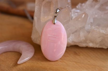 pendentif en opale rose pierre de protection confiance en soi pierre naturelle lithothérapie bijoux fait main made in france handmade collier la voie minérale cadeau femme