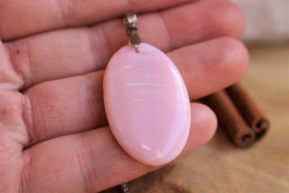 pendentif en opale rose pierre de protection confiance en soi pierre naturelle lithothérapie bijoux fait main made in france handmade collier la voie minérale cadeau femme