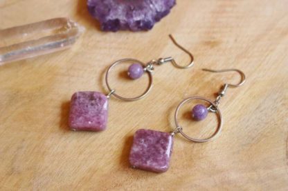boucles d'oreilles en lépidolite lithothérapie bijoux pierres véritables et naturelles
