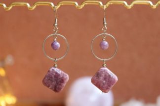 boucles d'oreilles en lépidolite lithothérapie bijoux pierres véritables et naturelles
