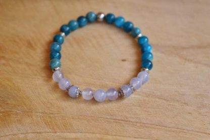 bracelet en calcédoine et apatite bleue lithothérapie bijoux pierres véritables et naturelles