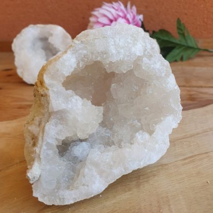 geode de cristal de roche quartz pierres naturelles minéraux lithothérapie