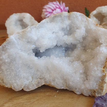 geode de cristal de roche quartz pierres naturelles minéraux lithothérapie