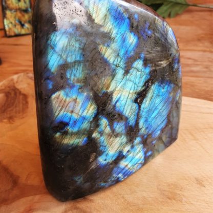 bloc de labradorite pierres naturelles lithothérapie forme libre minéraux