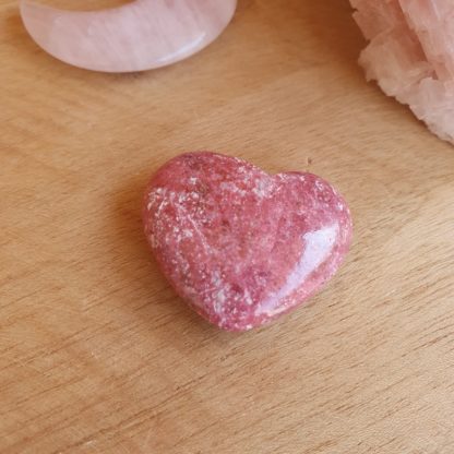 coeur en thulite pierres naturelles minéraux lithothérapie