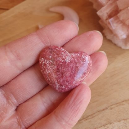 coeur en thulite pierres naturelles minéraux lithothérapie