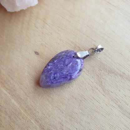 Pendentif en charoite bijoux pierres naturelles lithothérapie fabriqué en france artisanat