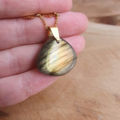 collier en labradorite lithothérapie pierres naturelles bijoux