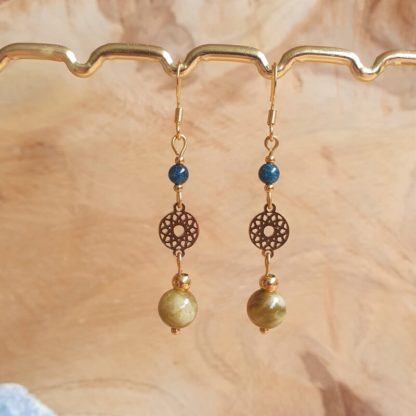 Boucles d'oreilles en apatite bleue et serpentine bijoux pierres naturelles lithothérapie