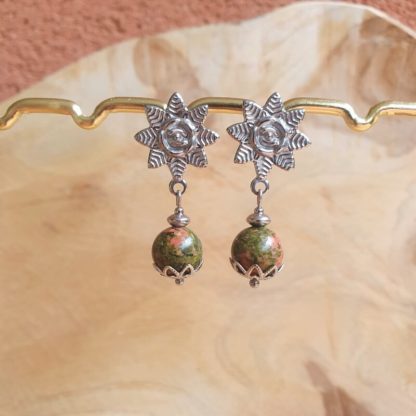 Boucles d'oreilles en épidote unakite lithothérapie pierres naturelles bijoux