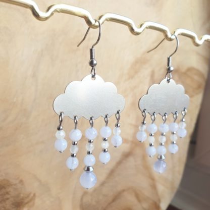 Boucles d'oreilles en calcédoine bleue et péristérite bijoux pierres naturelles lithothérapie bijoux artisanaux fabriqué en france