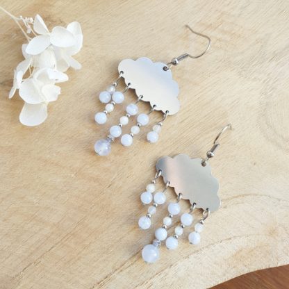 Boucles d'oreilles en calcédoine bleue et péristérite bijoux pierres naturelles lithothérapie bijoux artisanaux fabriqué en france