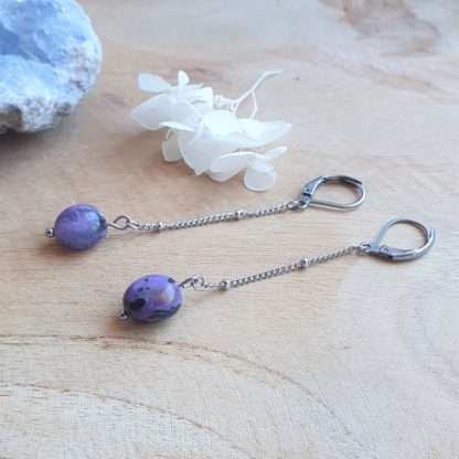 Boucles d'oreilles en charoite lithothérapie bijoux pierres naturelles minéraux