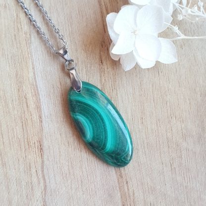 Pendentif en malachite bijoux pierres naturelles lithothérapie minéraux cristaux artisanat