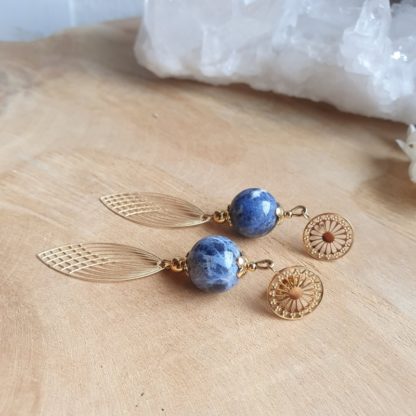 Boucles d'oreilles pendantes en sodalite lithothérapie pierres naturelles minéraux bijoux artisanat de France