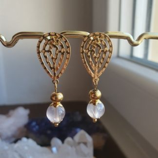 Boucles d'oreilles pendantes en quartz rose lithothérapie pierres naturelles minéraux bijoux artisanat de France