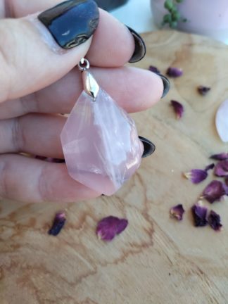 Pendentif quartz rose lithothérapie pierres naturelles