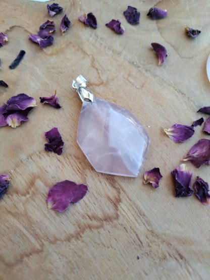 Pendentif quartz rose lithothérapie pierres naturelles