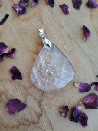Pendentif cristal de roche lithothérapie pierres naturelles