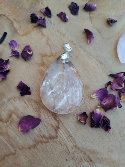 Pendentif cristal de roche lithothérapie pierres naturelles