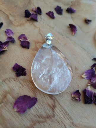 Pendentif cristal de roche lithothérapie pierres naturelles