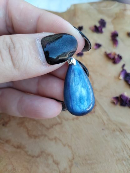 Pendentif cyanite lithothérapie pierres naturelles