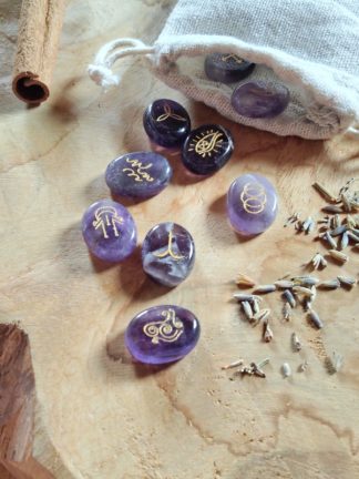 Runes sorcières en améthyste