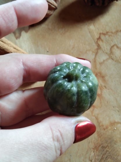 Citrouille verte en stéatite – Image 3